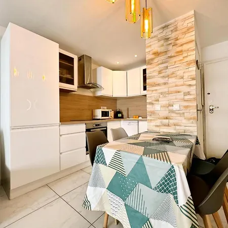 Апартаменти D'este - 4 Prs - Clim - 300m - Piscine-parking En Option