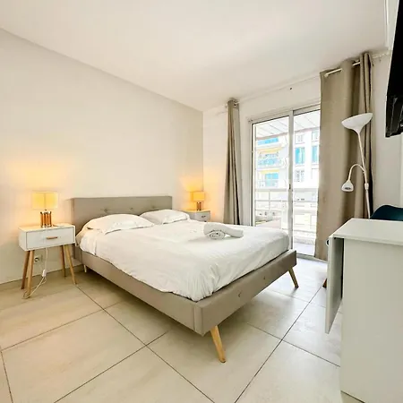 D'este - 4 Prs - Clim - 300m - Piscine-parking En Option