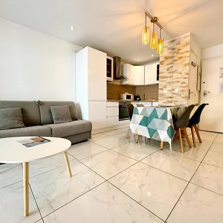 Apartment D'este - 4 Prs - Clim - 300m - Piscine-parking En Option *